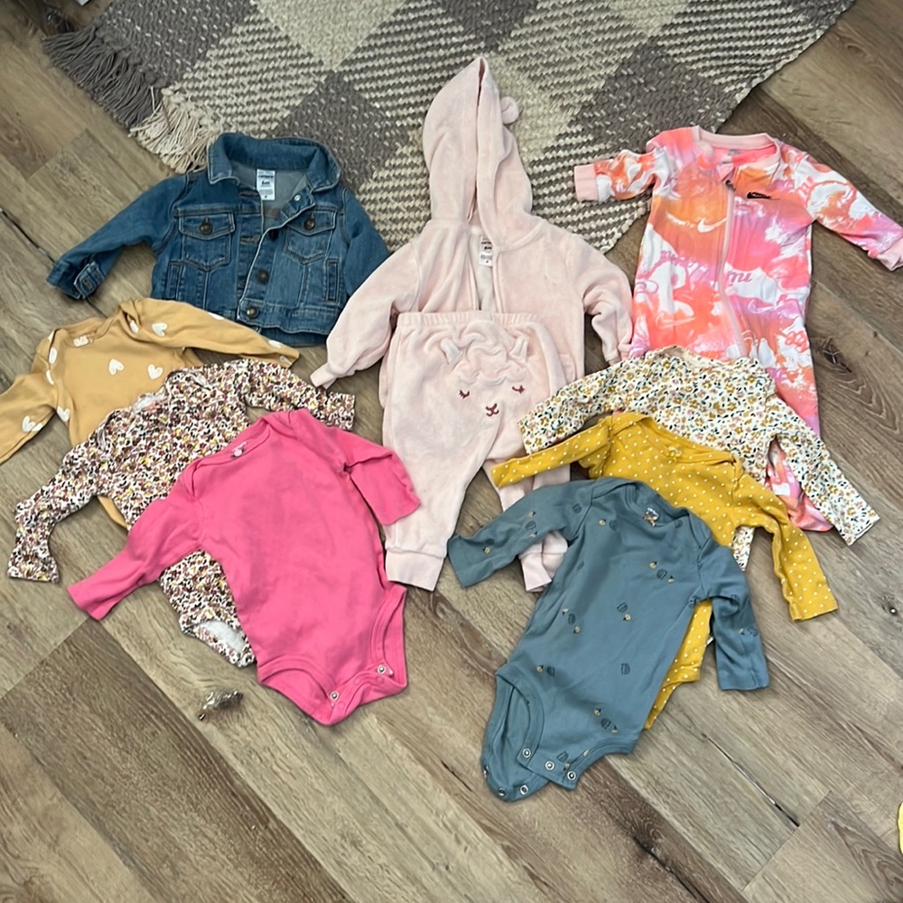 6 Months Baby Girl Carters/Nike Bundle